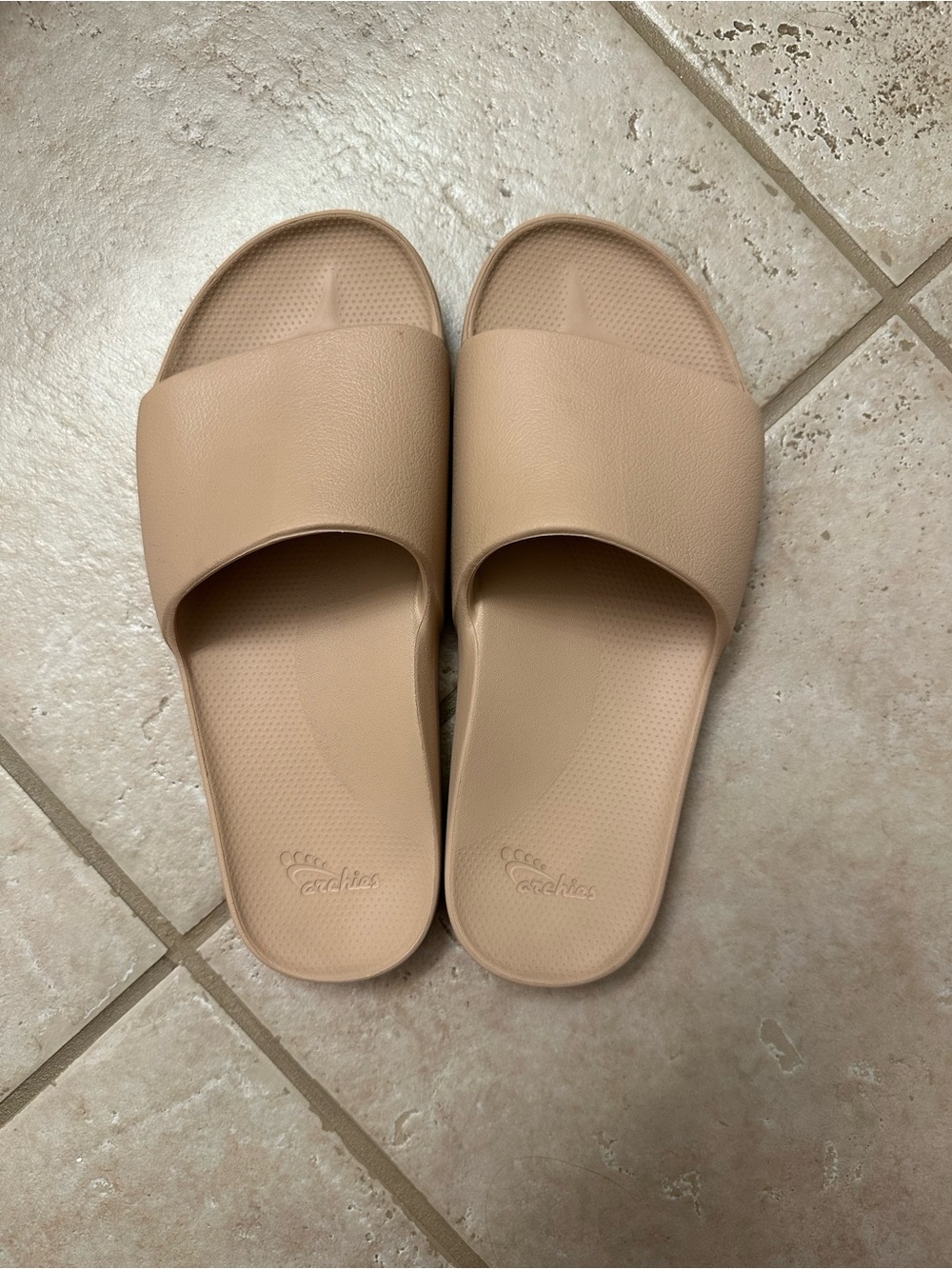 GUC Archie’s Slides Size 8 in Tan